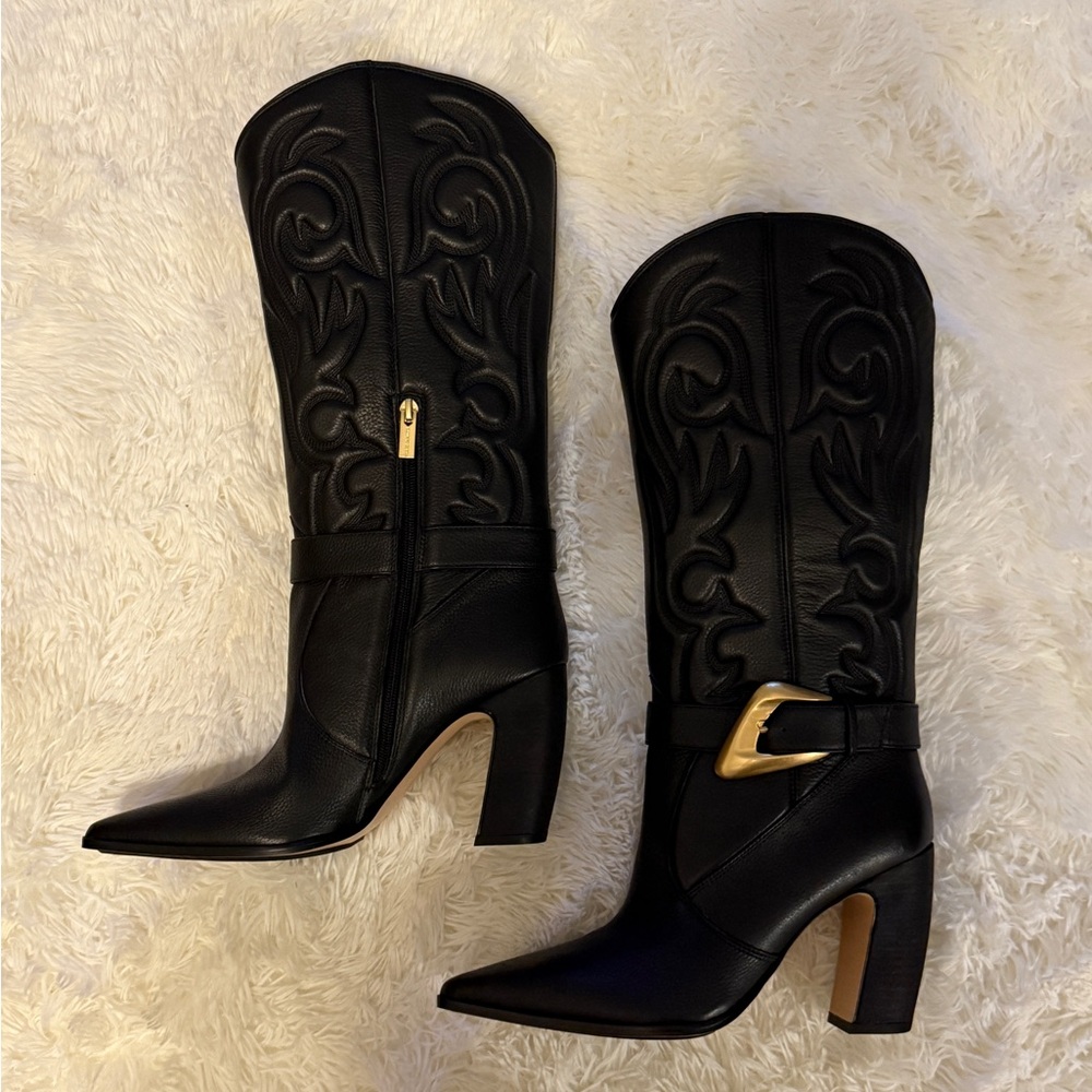 Elegant Black Heeled Boots with Gold Accent - Picture 9 of 10